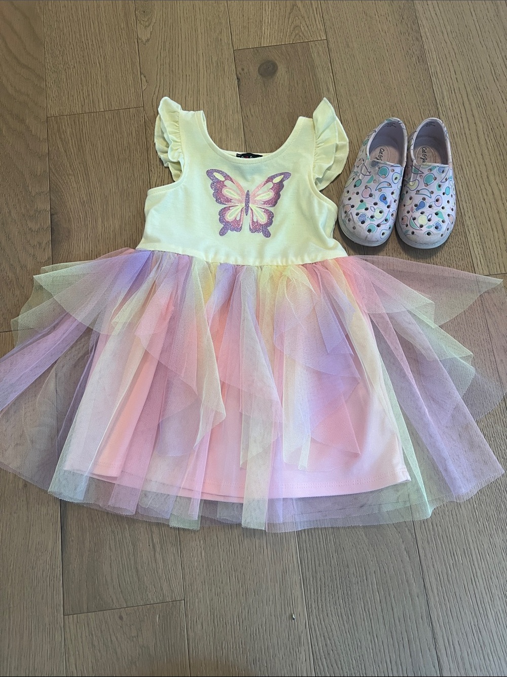 Size 2 dress. Size 6 shoe.